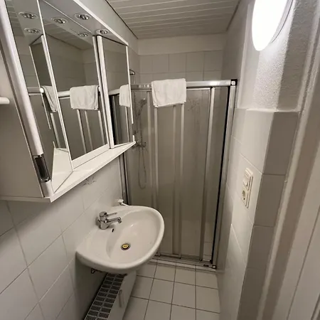 Monteure Und Pendler Willkommen! Komfortable 2 In Der Innenstadt Neumünster