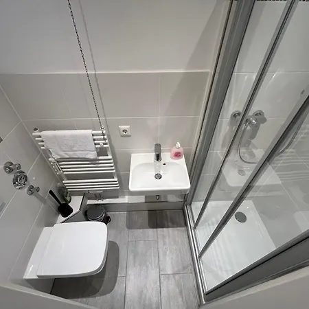 Monteure Und Pendler Willkommen! Komfortable 2 In Der Innenstadt Apartment *